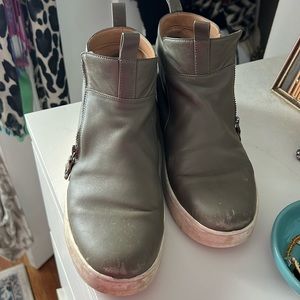 Vionic Women’s Brinkley Olive Booties US 9